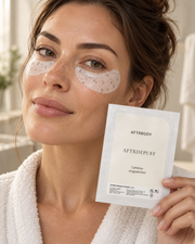 AFTRDEPUFF — Witte cafeïne-oogpatches in gebruik met sachet